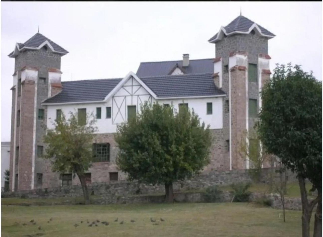 Hotel a restaurar - La Falda