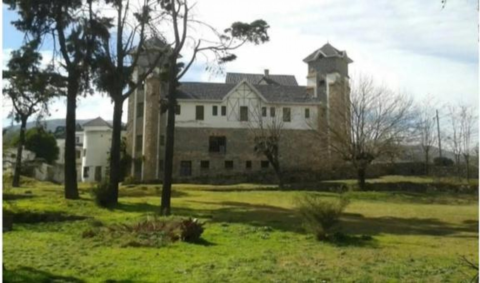 Hotel a restaurar - La Falda