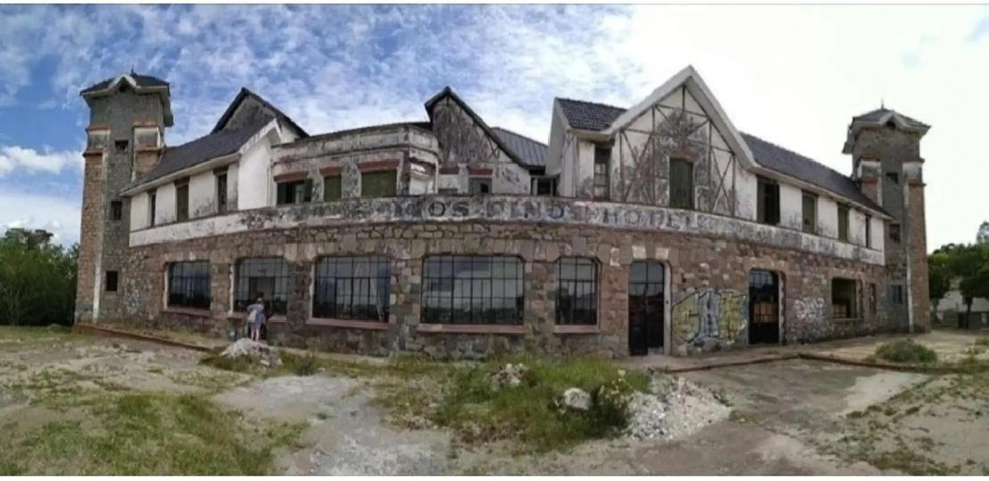 Hotel a restaurar - La Falda