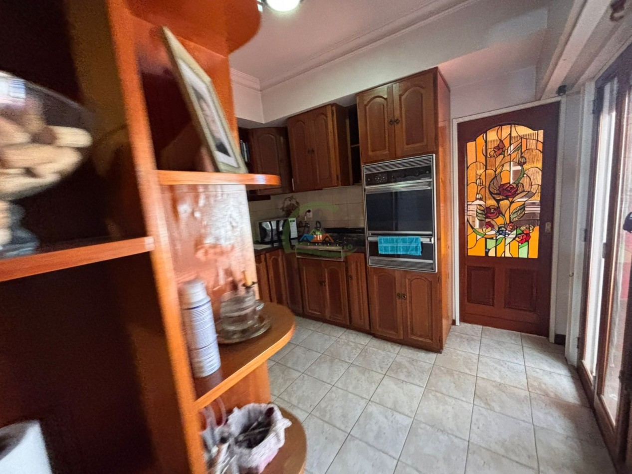 Casa 4 dorm con local - Bolivar