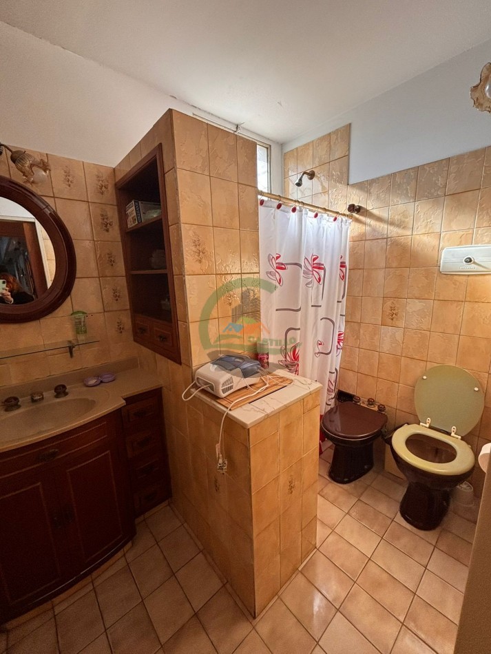 Casa 4 dorm con local - Bolivar