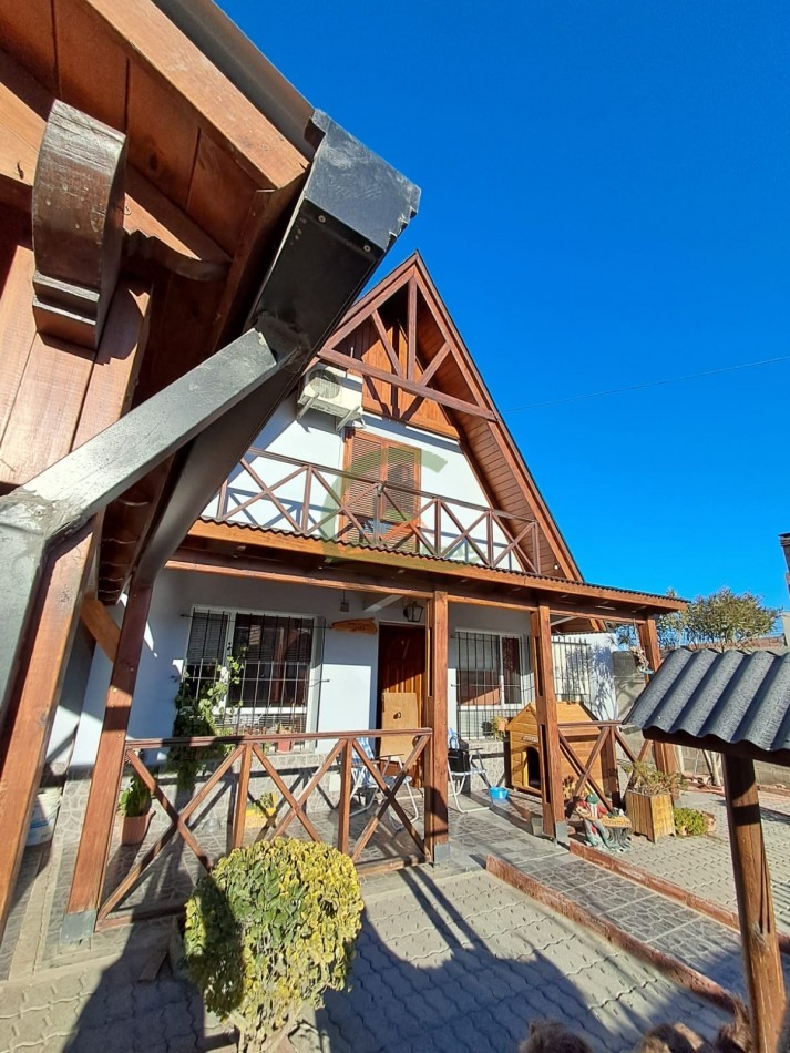 Casa tipo cabaña con pileta - Trelew
