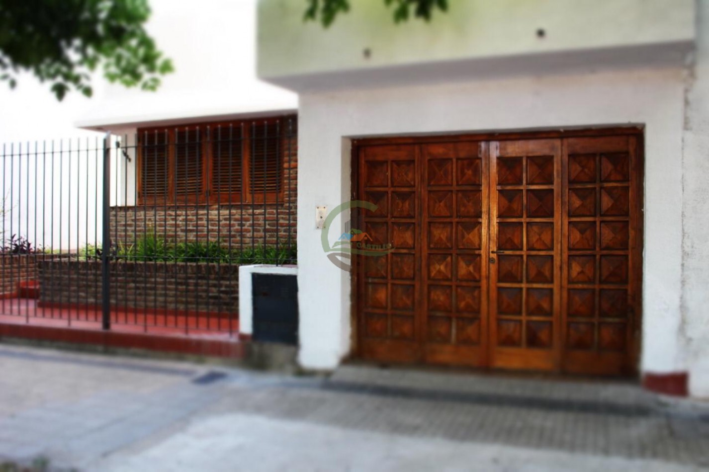 Casa con quincho y pileta - La Plata
