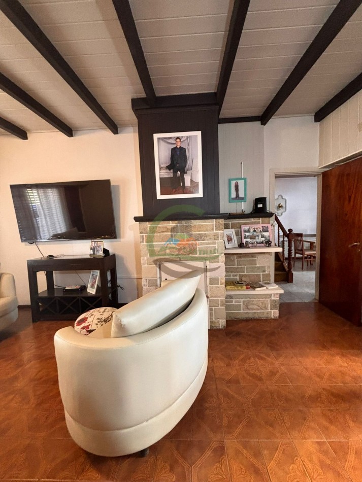 Casa 4 dorm con local - Bolivar