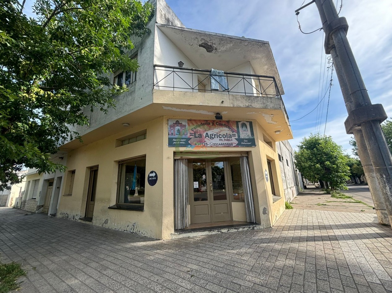 Local con deposito y dtos - Bolivar