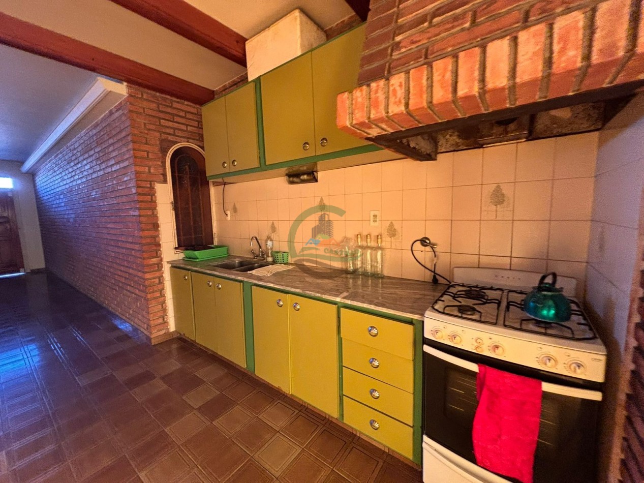 Casa 4 dorm con local - Bolivar