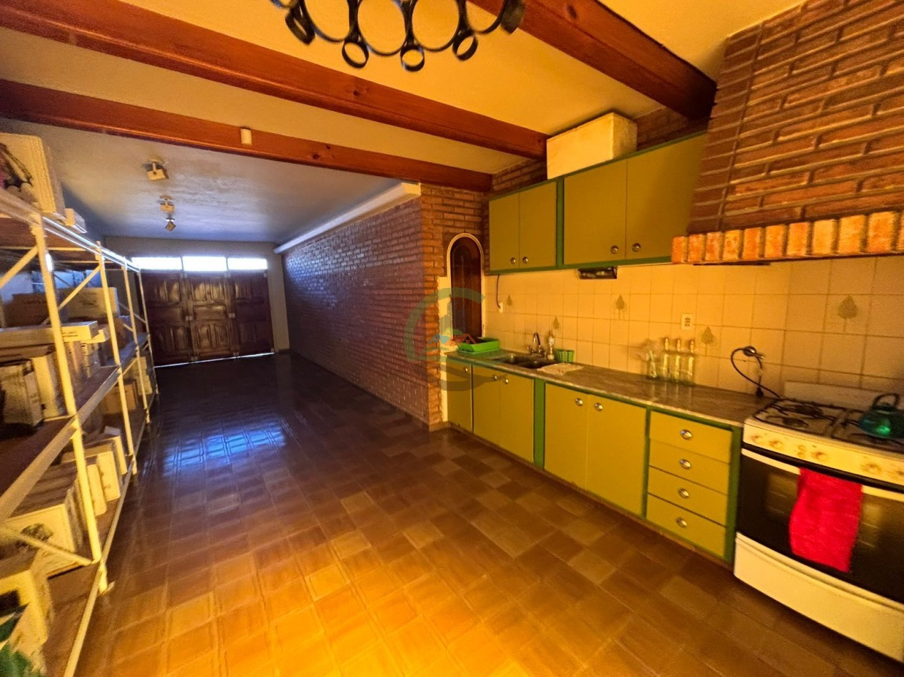 Casa 4 dorm con local - Bolivar