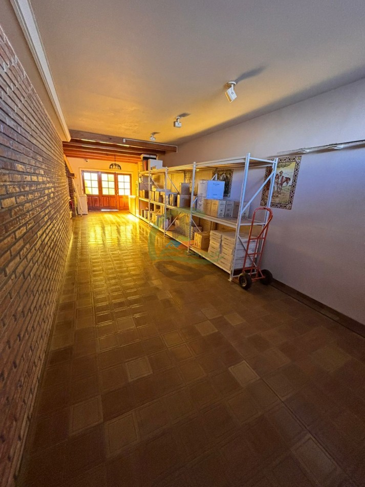 Casa 4 dorm con local - Bolivar