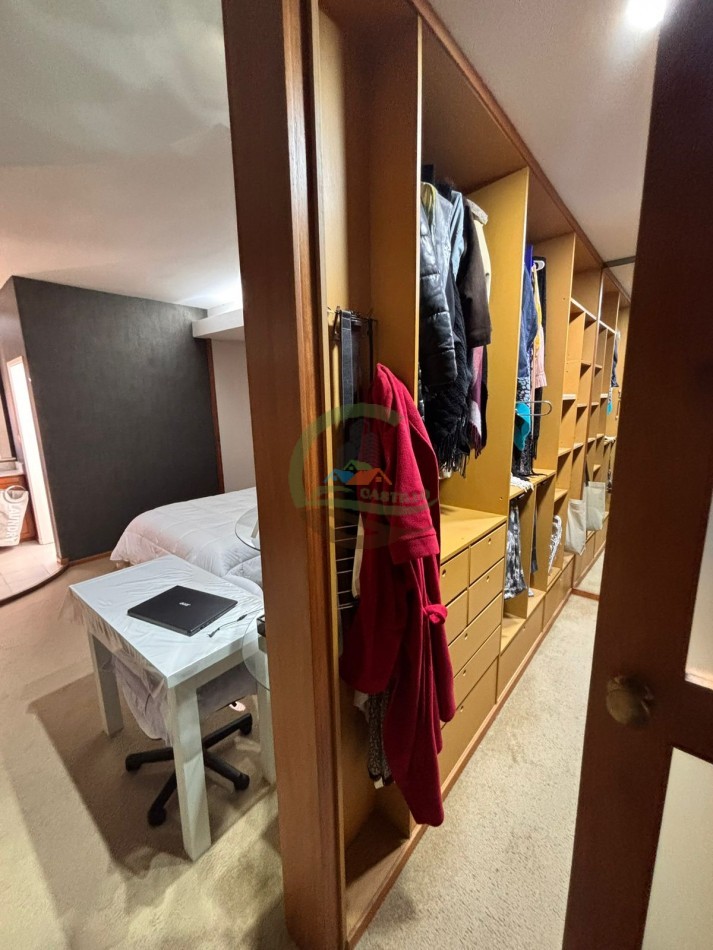 Casa 4 dorm con local - Bolivar