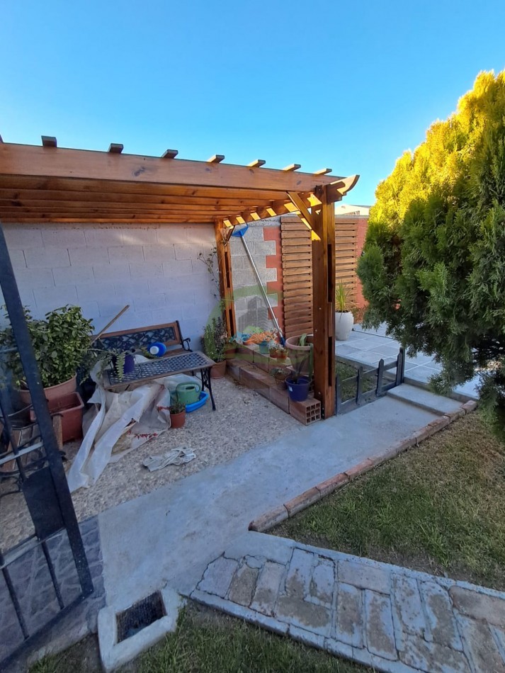 Casa tipo cabaña con pileta - Trelew