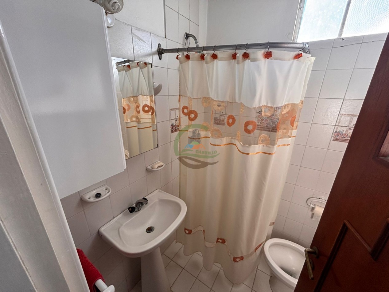 Casa 4 dorm con local - Bolivar