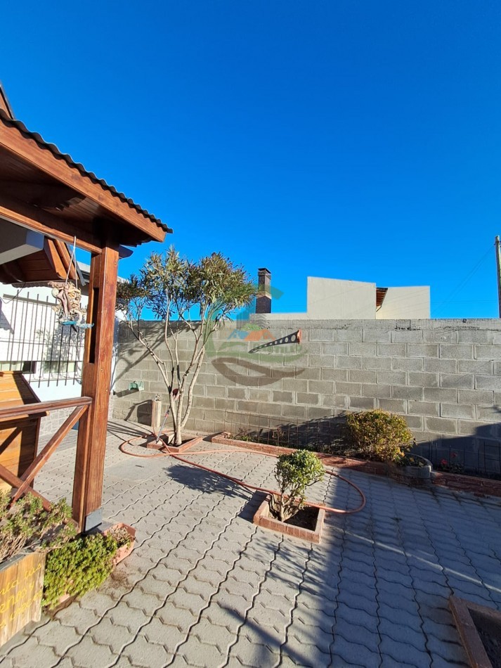 Casa tipo cabaña con pileta - Trelew