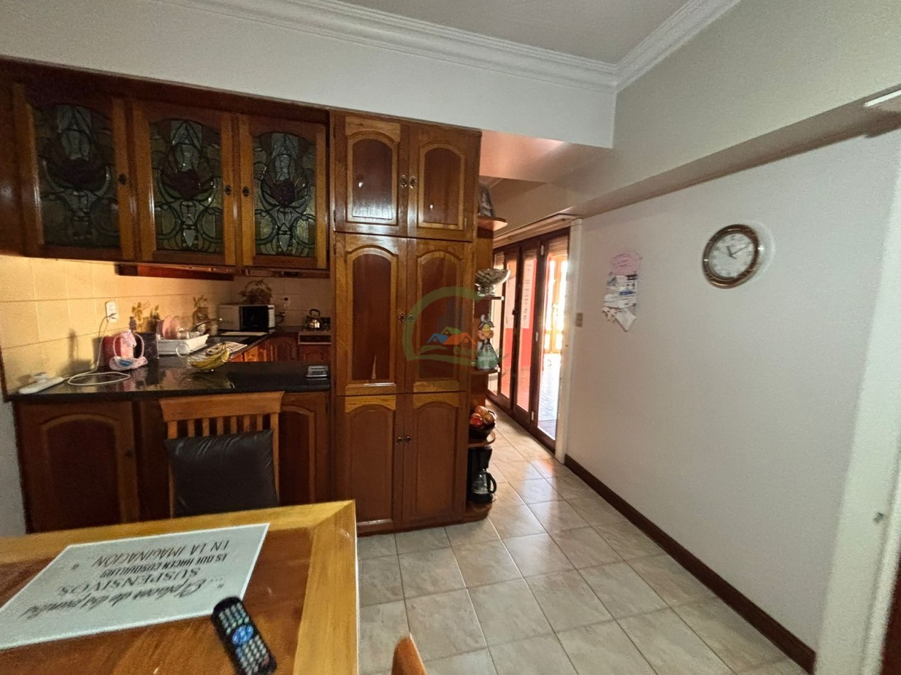 Casa 4 dorm con local - Bolivar