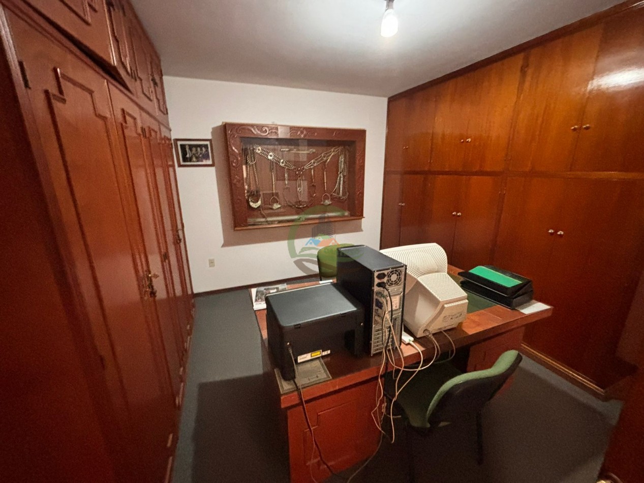 Casa 4 dorm con local - Bolivar