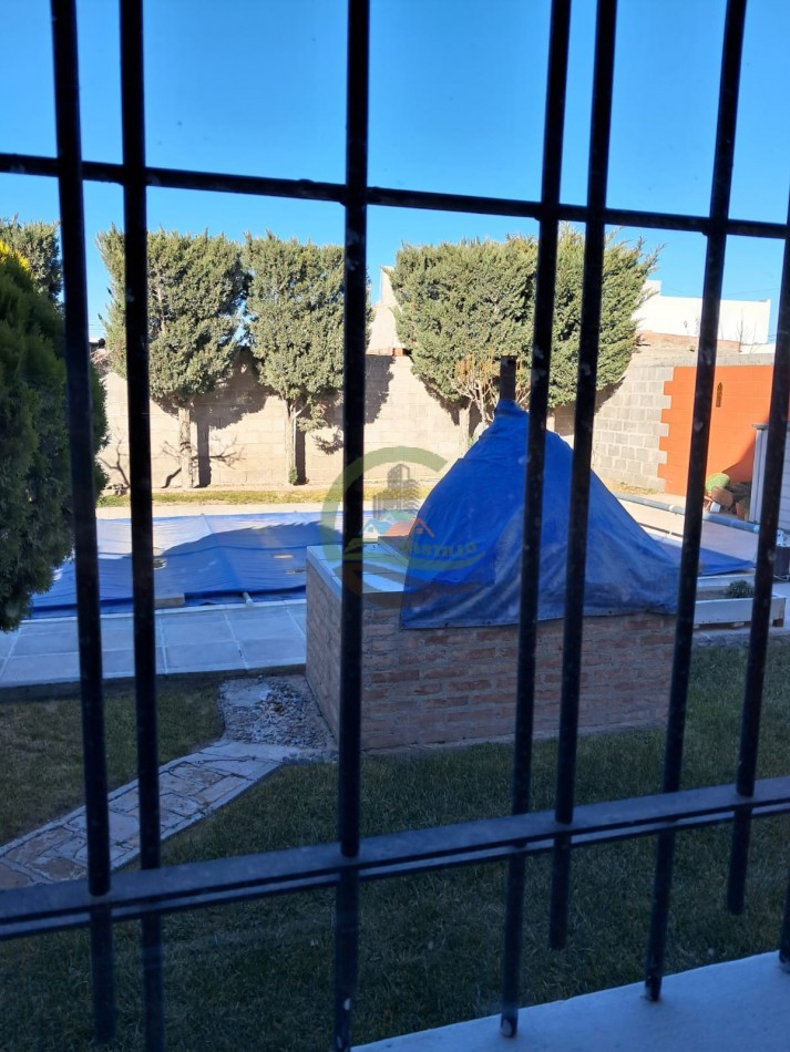 Casa tipo cabaña con pileta - Trelew