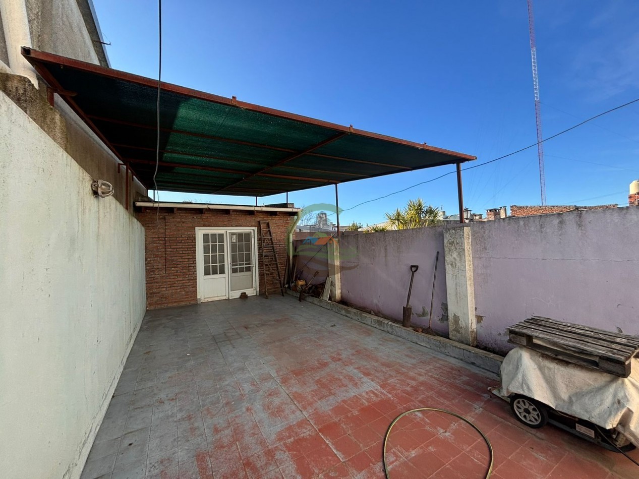 Casa 4 dorm con local - Bolivar