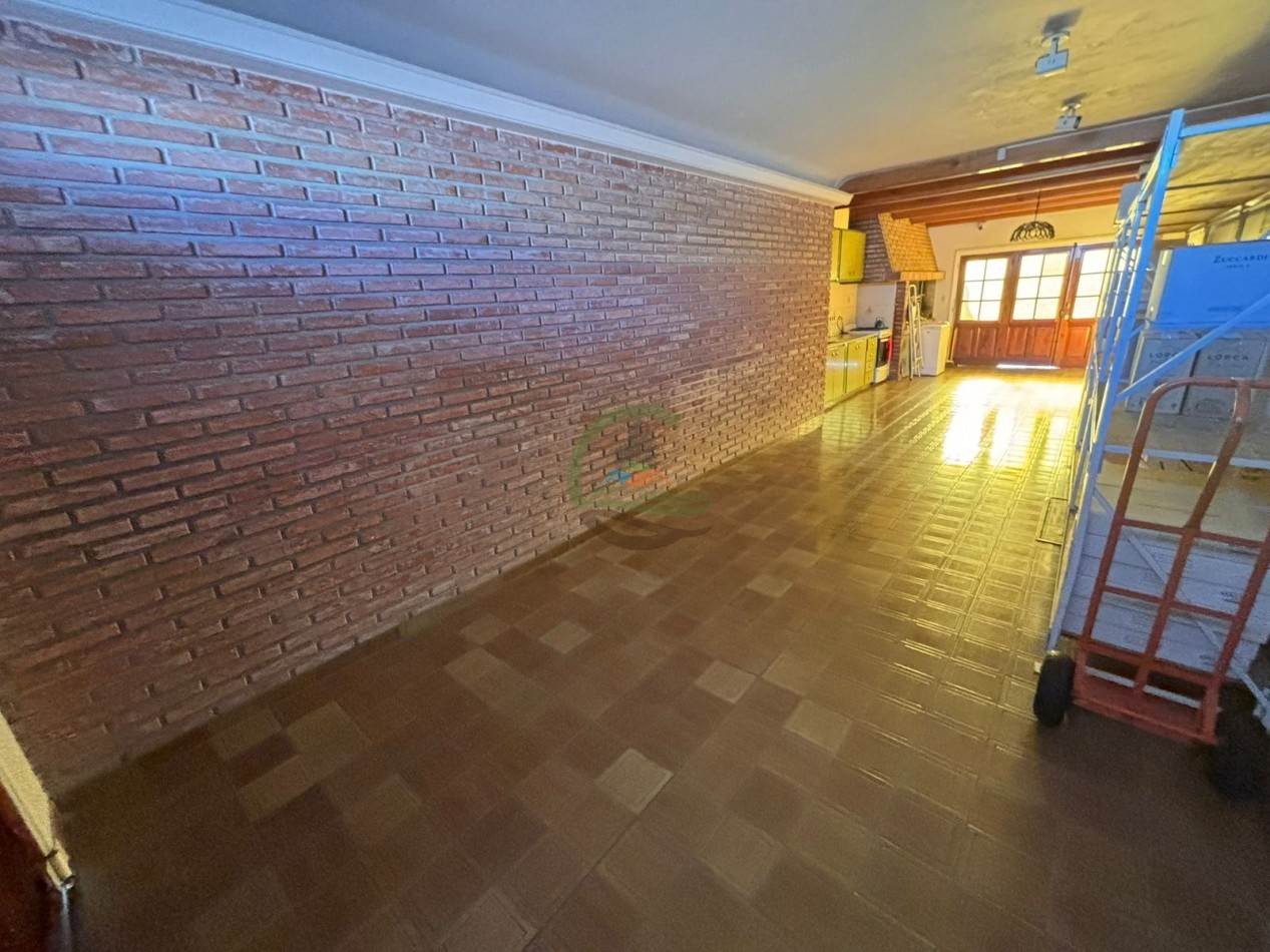 Casa 4 dorm con local - Bolivar
