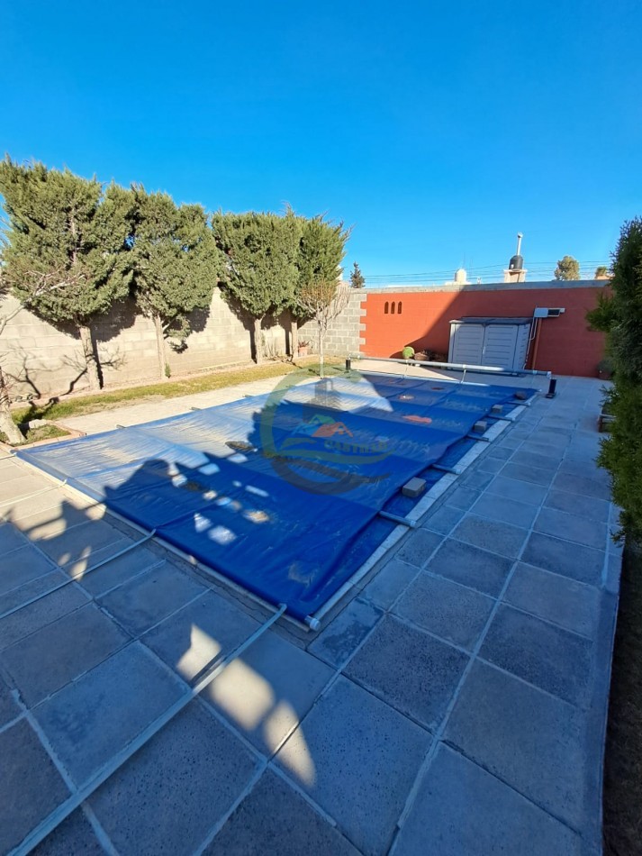 Casa tipo cabaña con pileta - Trelew