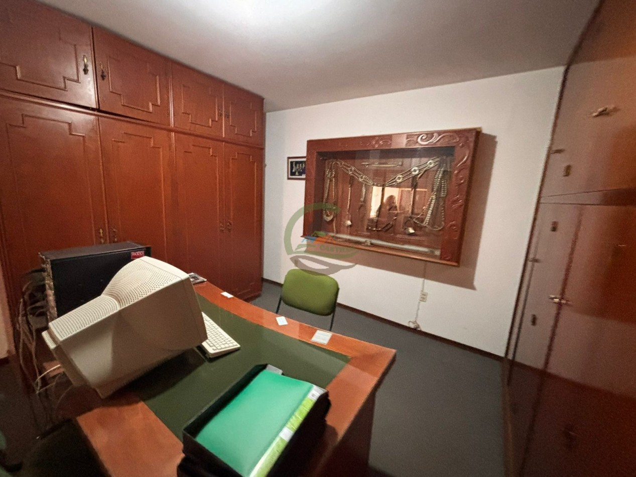 Casa 4 dorm con local - Bolivar