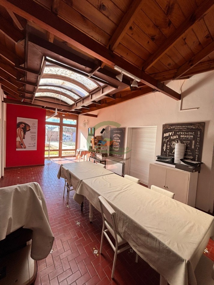 Casa 4 dorm con local - Bolivar