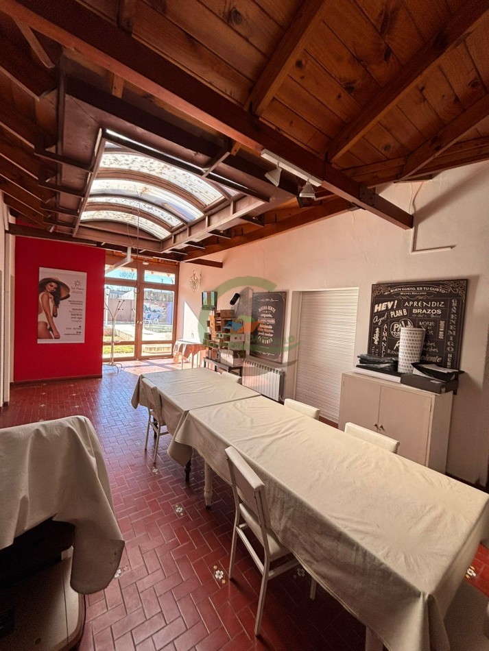 Casa 4 dorm con local - Bolivar