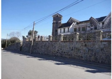 Hotel a restaurar - La Falda